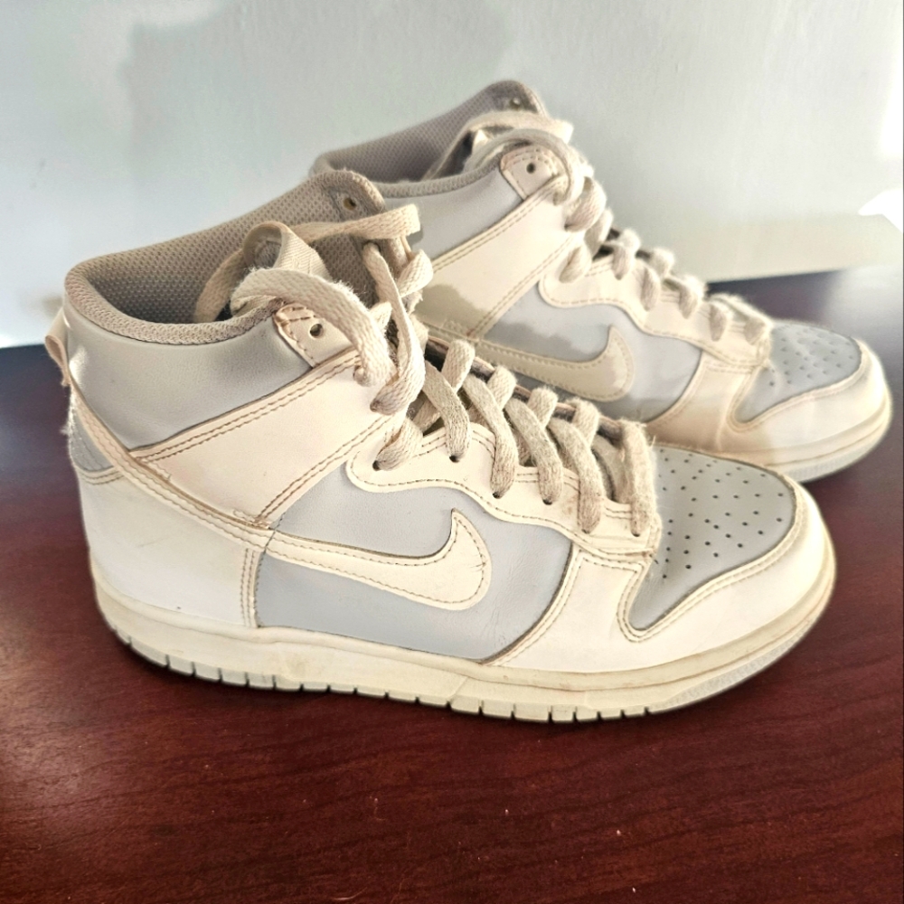 Nike Girl's Youth Grey Fog High Dunk Sneakers 5.5 Youth